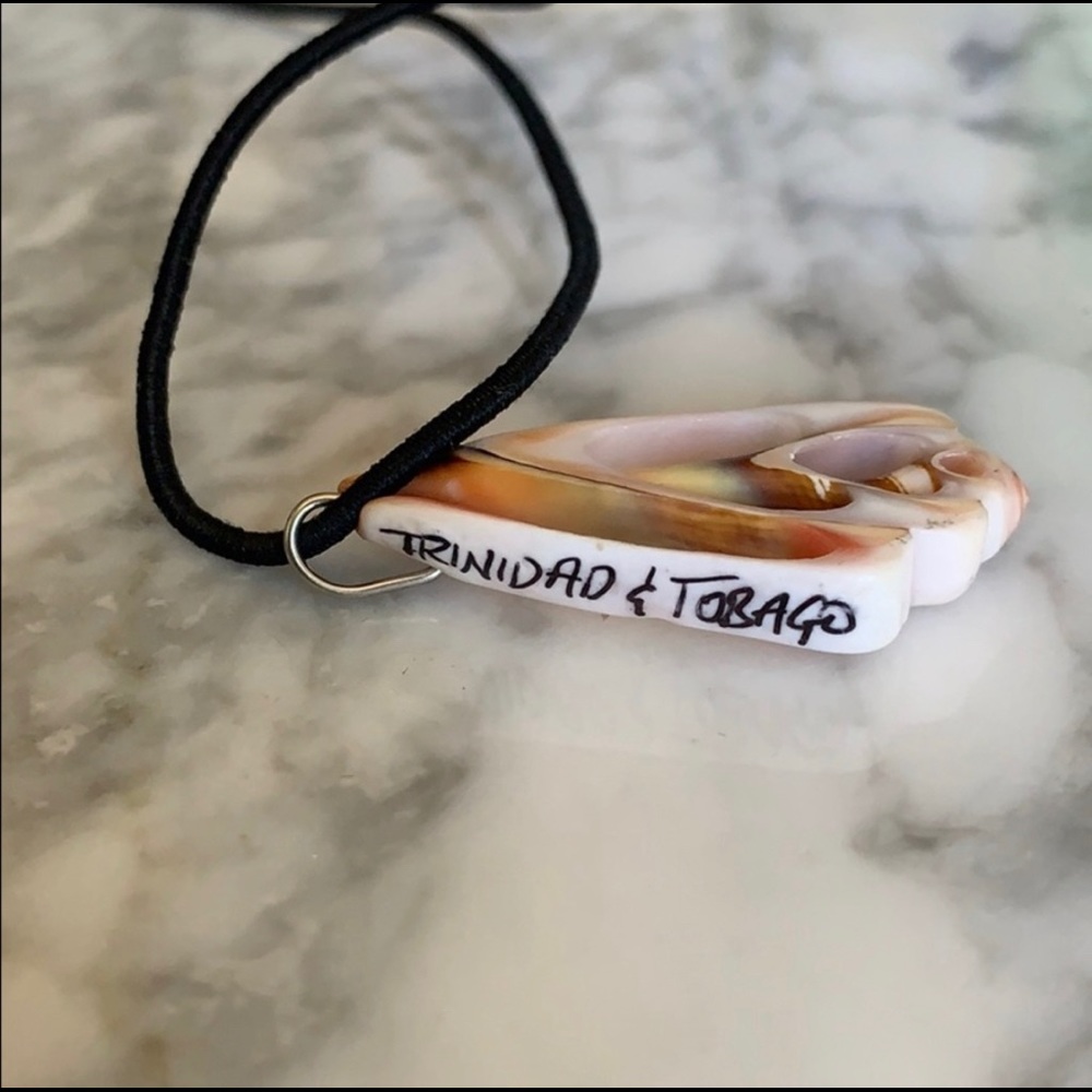 Shell necklace - Picture 3 of 4